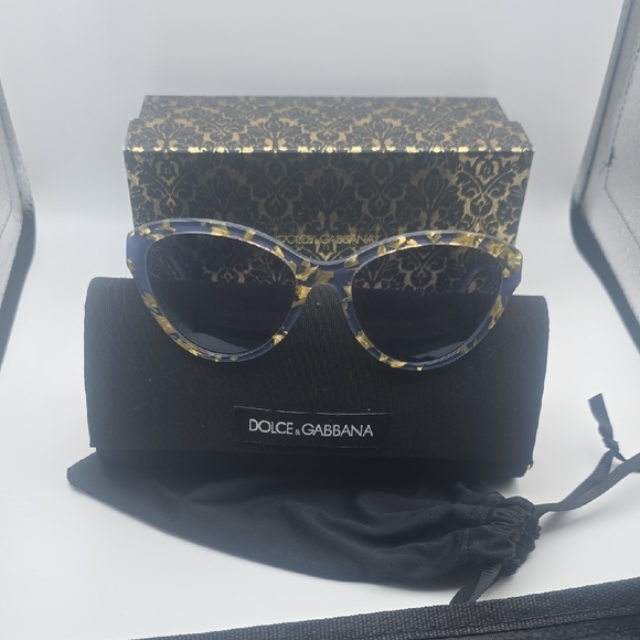 Dolce & Gabbana Accessories - Dolce & Gabbana Blue W/ Gold Flower Cat Eye Sunnies (NWT)(FULL INCLUSION)✨️💙✨️